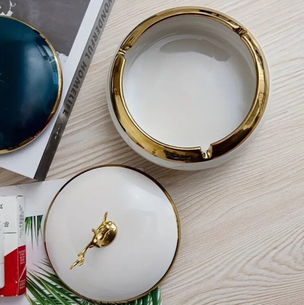 Amity Consulting Group Luxury Ashtray with Lid White Steel Ashtray