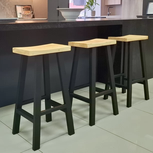 Simplify Living Steel-Bold Leg Metal Bar Chair