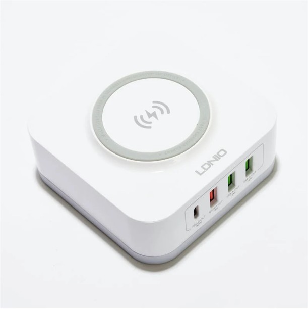 LDNIO Desktop Wireless Charging Station 4 USB Fast Charging Power 32W PD 2.5 A Multiport Mobile Charger with Detachable Cable
