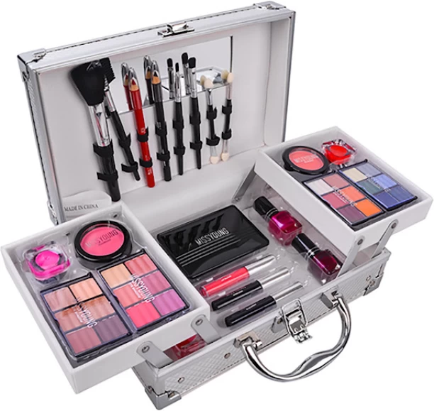 Lihle blush brush x 2 , portable case x 1 , mascara x 1