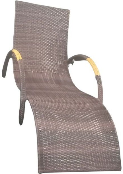 LUXY Outdoor Wicker Chaise Lounge Chair, Curved Design with Armrests, Brown Metal Lounger