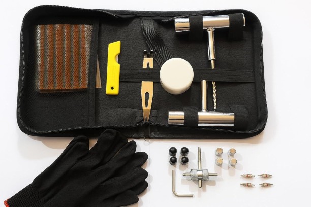 A2Z CTC-858 Tubeless Tyre Puncture Repair Kit