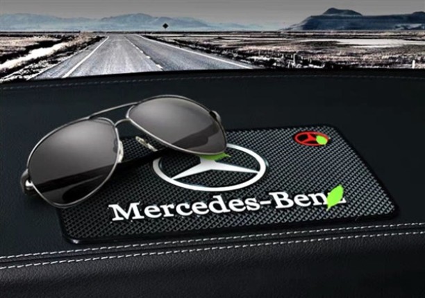 Gadgetgyz Rubber Standard Mat For  Gadgetgyz Car Dashboard Silicone Mat with Car Logo - PORSCHE