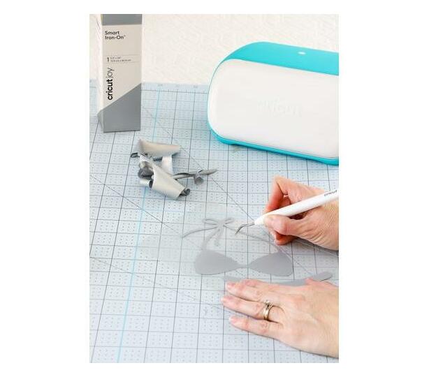 Cricut Joy Smart IronOn 14x60cm Silver Makro