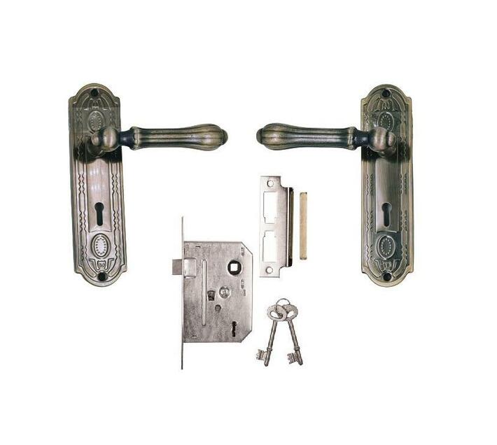 Door Lock Set with Ornate Round Design Handles Makro