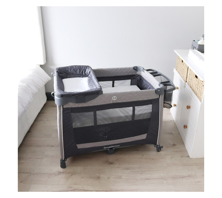 Snuggletime Camp Cot with Changer and Side Storage Makro